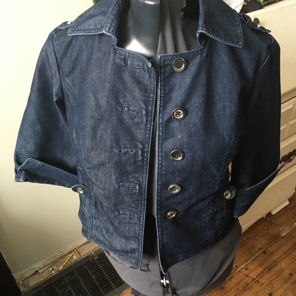 White House, Black Market size 2 short sleeve denim blazer